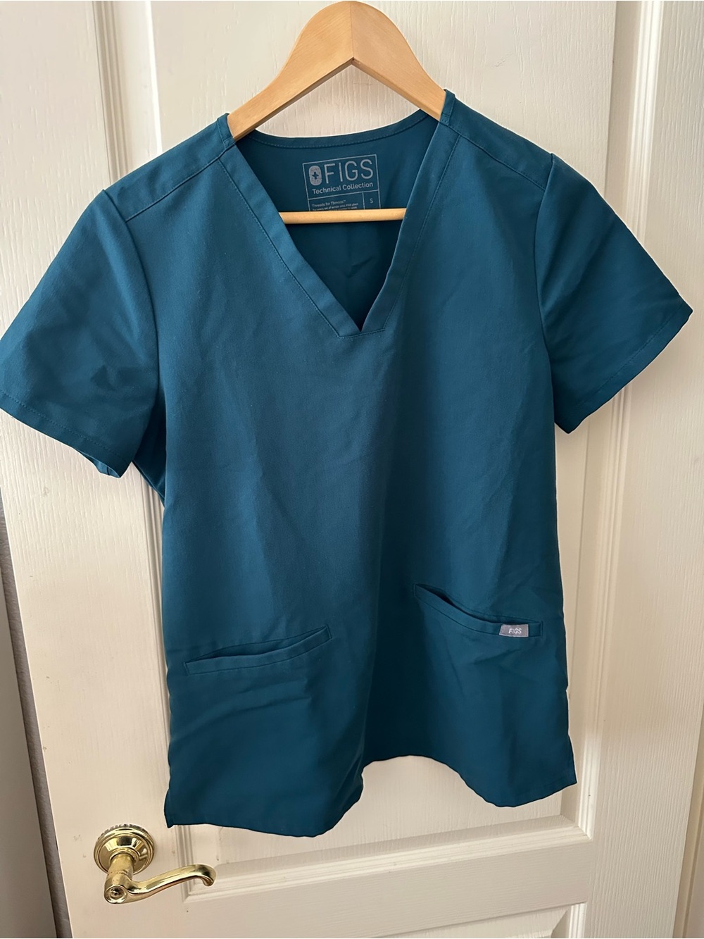 FIGS Women's Casma scrub top Caribbean Blue Top